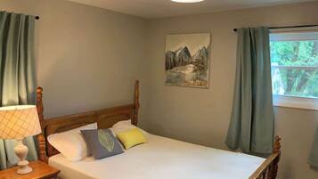 2 bedrooms, iron/ironing board, WiFi, bed sheets