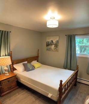 2 bedrooms, iron/ironing board, WiFi, bed sheets - Apt 4 Convenient Location (Masury)