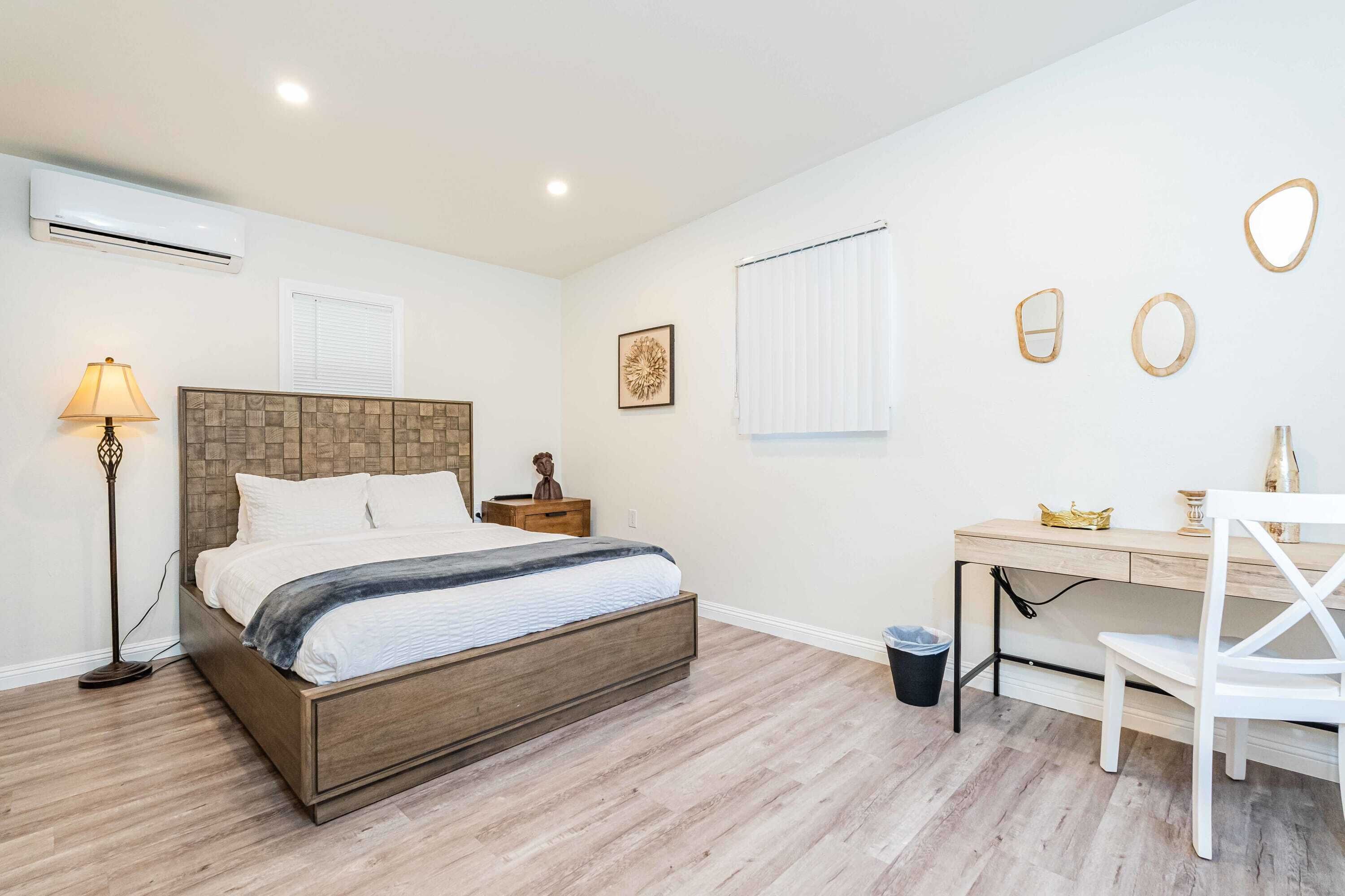 2 habitaciones, escritorio, tabla de planchar con plancha y wifi 