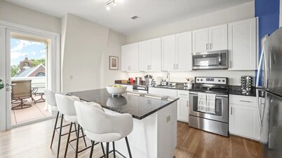 Old Town Alexandria 3-Bdrm Penthouse <> King Beds
