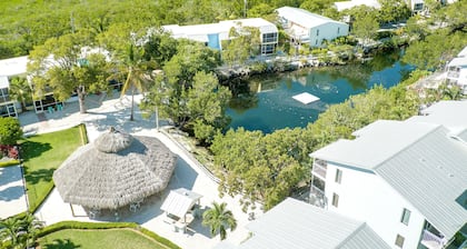 Waterfront - Private Lagoon - in Park on the Ocean side -beach, pool