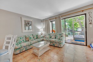 Smart TV - Waterfront - Private Lagoon - in Park on the Ocean side -beach, pool (Key Largo)