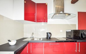 Køleskab, ovn, kogeplade