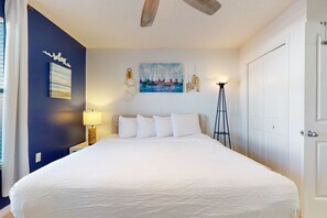 1 bedroom, Internet, bed sheets - Lovely condo near the beach with a pool, hot tub, central AC, & W/D (Destin)