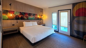 Deluxe kamer | Luxe beddengoed, een kluis op de kamer, een bureau, een laptopwerkplek