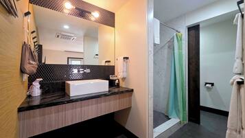 Rom – classic | Bad | Dusj, regndusjhode, designertoalettartikler og hårføner