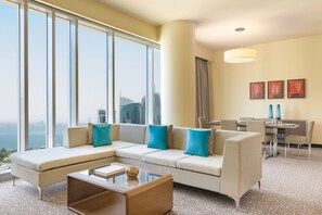 Minibar, in-room safe, individually furnished, desk - Le Méridien City Center, Doha (Doha)