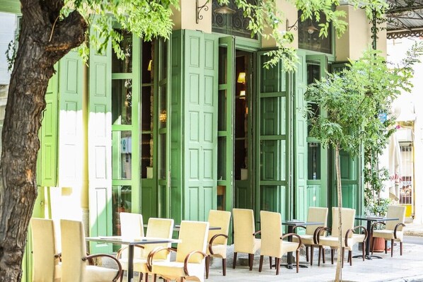 Dagelijks à la carte ontbijt (EUR 15 per persoon)