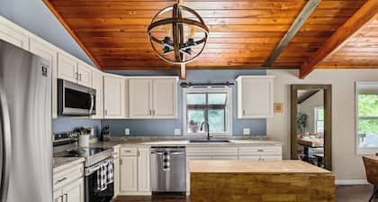 Relax & Play: Pickleball, BasketBall, Hot Tub, Game Room & More