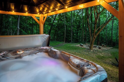 Relax & Play: Pickleball, BasketBall, Hot Tub, Game Room & More