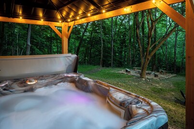 Relax & Play: Pickleball, BasketBall, Hot Tub, Game Room & More