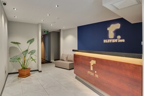Reception - Eleven Inn Tbilisi (Tbilisi)