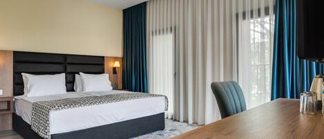 Chambre Junior | Literie de qualité, minibar, coffre-fort, bureau