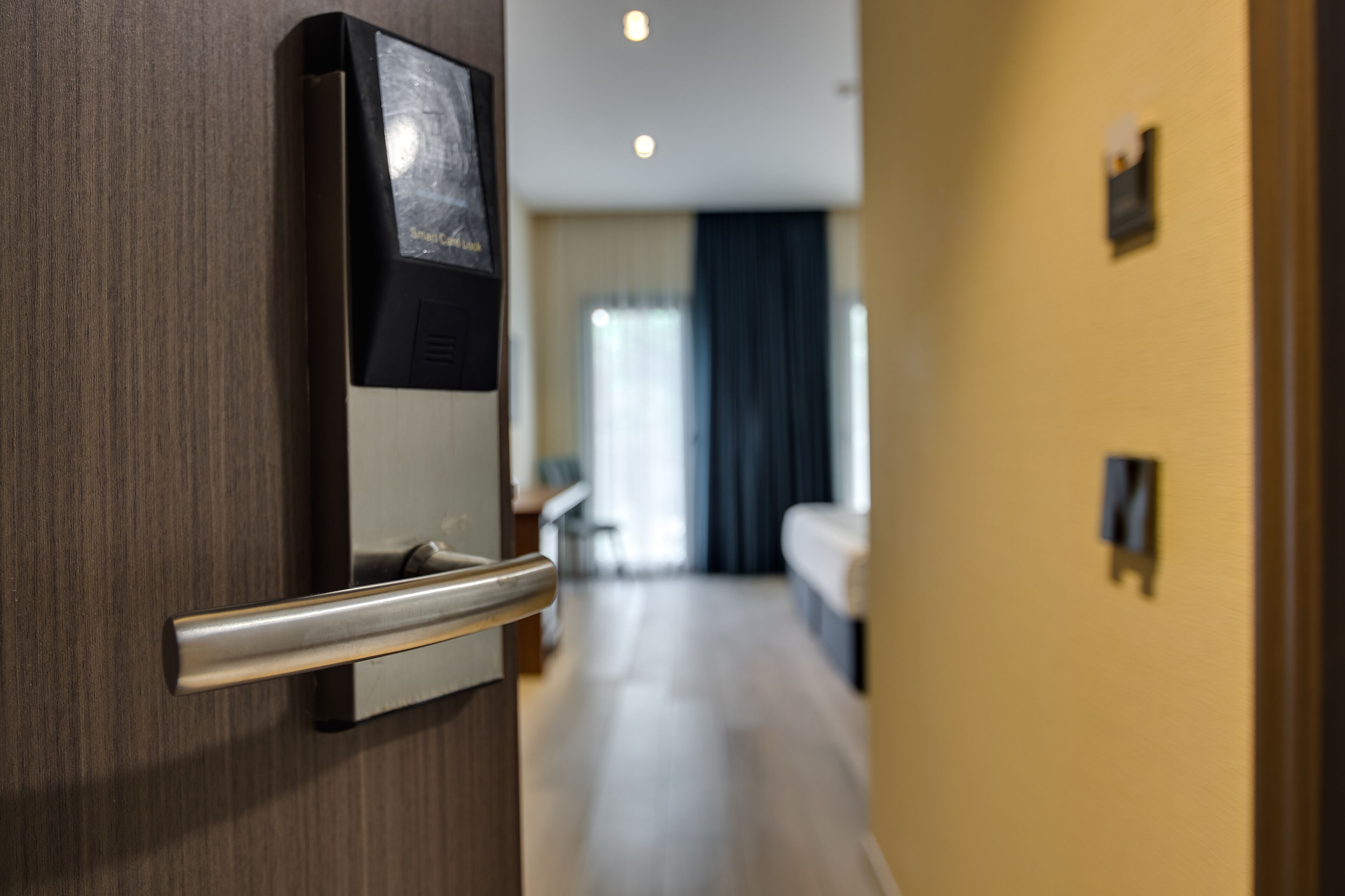 Economy Room | Premium bedding, minibar, in-room safe, desk