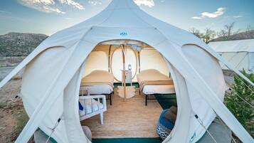 Luxury-Zelt | 2 Schlafzimmer, Minibar, individuell dekoriert, individuell eingerichtet