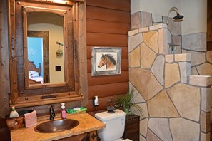 Combined shower/bathtub, jetted bath - Amazing Log Home on 4 acres (Granbury)
