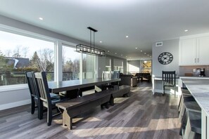 Dining - High-Tech Mountain Luxury, Fitness, Hot Tub & BBQ (The Blue Mountains)