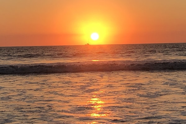 2 minute walk to beach