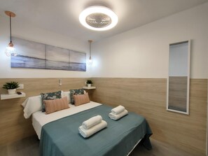 1 slaapkamer, een strijkplank/strijkijzer, internet, beddengoed
