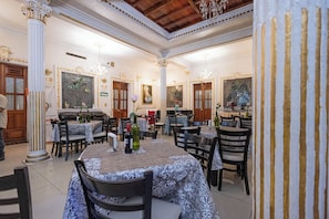 Bar (on property) - Capital O Hotel Patio Pombo (Oaxaca)