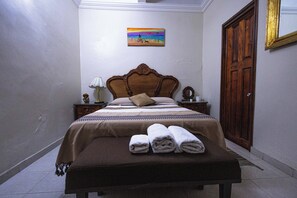 Individually decorated, individually furnished, free WiFi, bed sheets - Capital O Hotel Patio Pombo (Oaxaca)