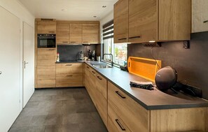 Kühlschrank, Ofen, Herdplatte, Geschirrspüler