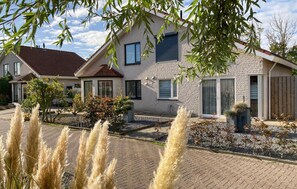 Property grounds - Cozy home in Stavenisse with sauna (Stavenisse)