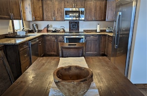 Fridge, microwave, stovetop, dishwasher