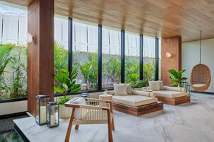 5 bars/lounges, 4 poolside bars, 2 beach bars