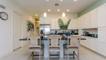 Fridge, oven, stovetop, coffee/tea maker