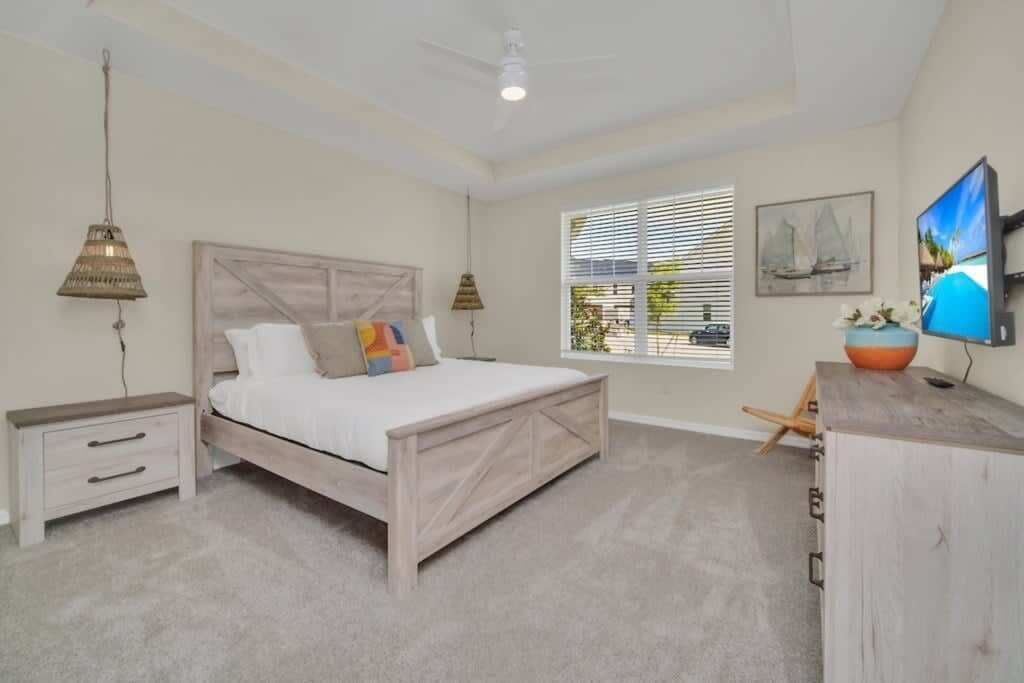 9 室のベッドルーム、アイロン / アイロン台、ベッドシーツ