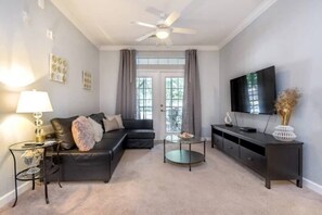 TV - Resort Oasis! 2BR Stay w/ Pool Access near Disney (Davenport)