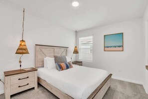 6 bedrooms, iron/ironing board, WiFi, bed sheets