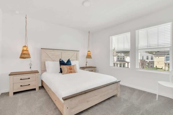 6 bedrooms, iron/ironing board, WiFi, bed sheets