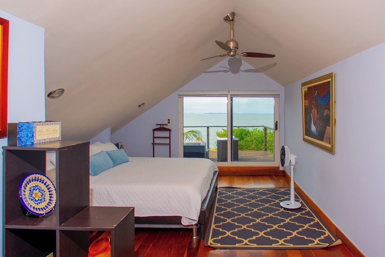 2 室のベッドルーム、デスク、WiFi、ベッドシーツ