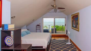 2 室のベッドルーム、デスク、WiFi、ベッドシーツ