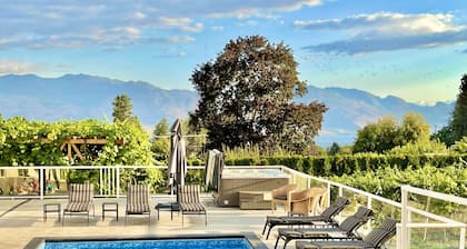 Year-Round Heated Pool, Hot Tub, Private Vineyard, Lake Views