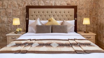 Minibar, coffres-forts dans les chambres, décoration personnalisée