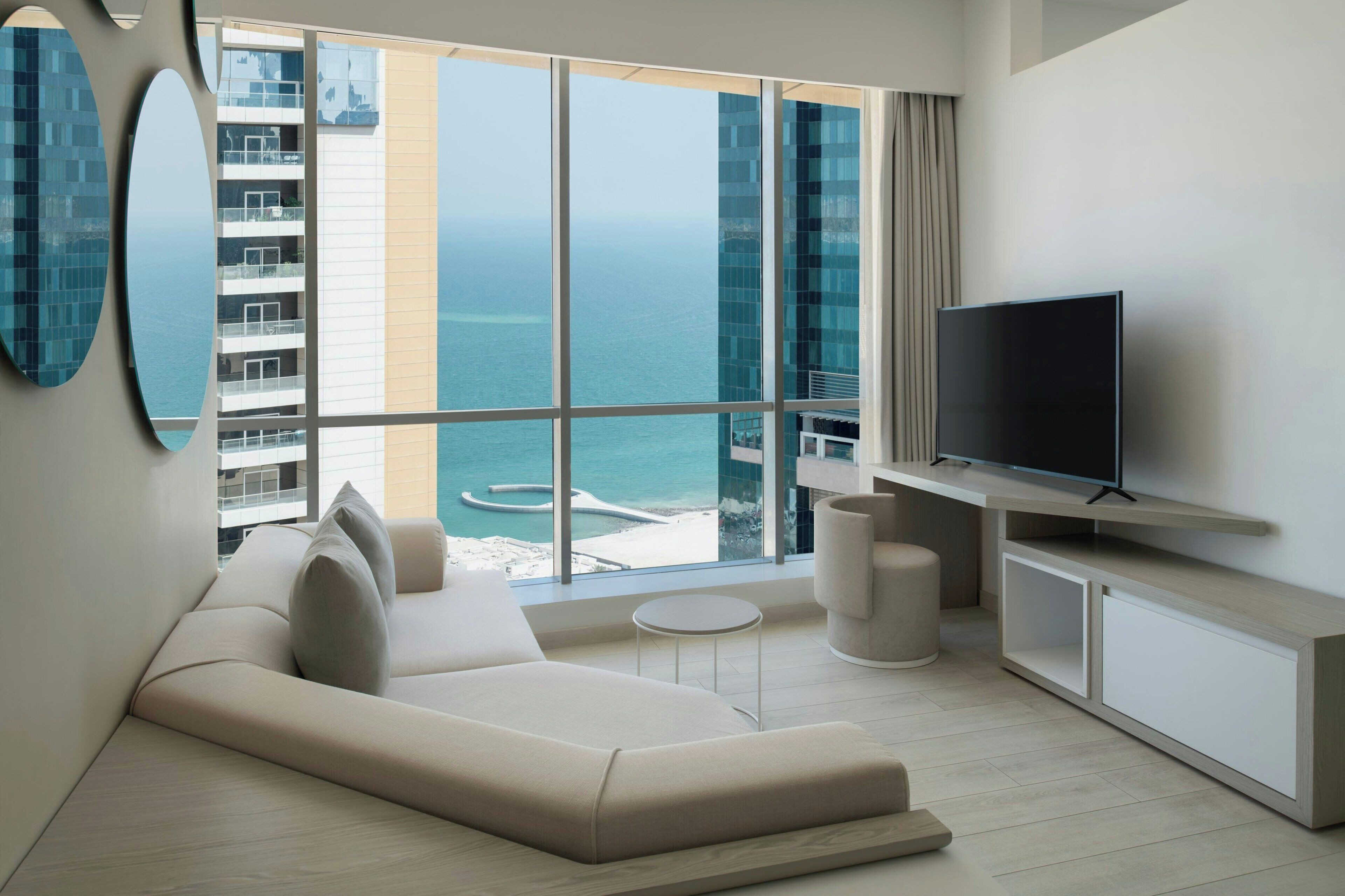 Estudio, 1 cama de matrimonio grande, vistas parciales al mar | Colchones Select Comfort, decoración individual, mobiliario individual