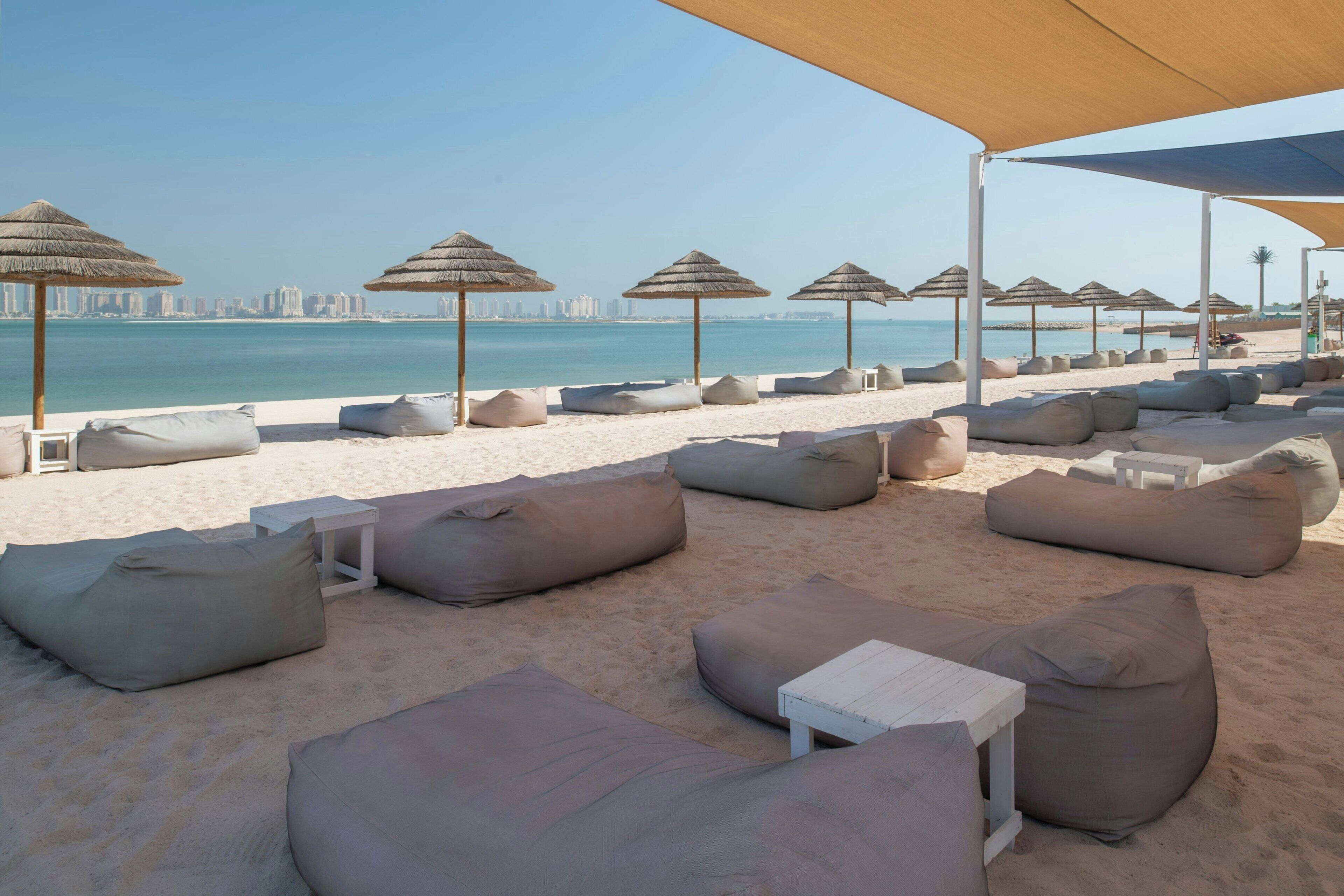 Playa privada en los alrededores, traslado desde/hacia la playa gratis