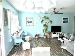 TV, videogiochi, lettore DVD, libri