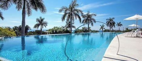 Piscine extérieure, piscine chauffée