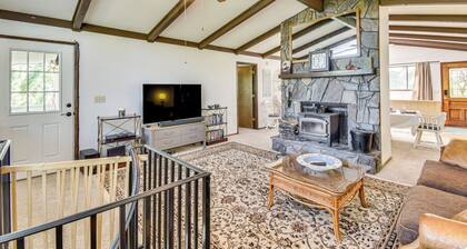 Peaceful Groveland Home w/ Deck + Fire Pit!