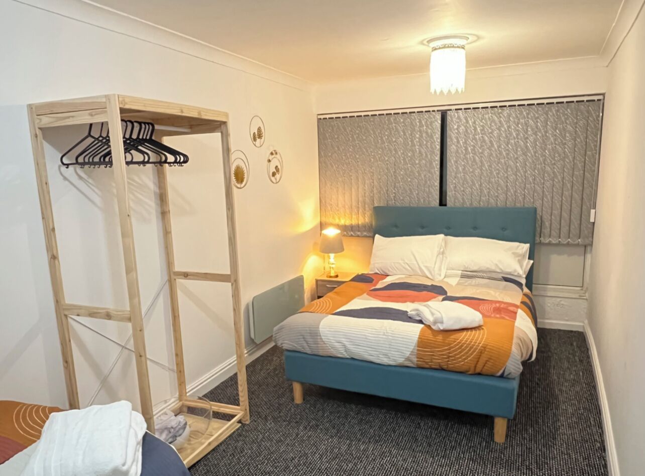 5 bedrooms, desk, iron/ironing board, free WiFi