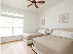 6 bedrooms, iron/ironing board, WiFi, bed sheets