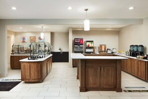 Dining - 1 Bedroom | Free Wi-Fi, Pool, Free Breakfast (Durham)