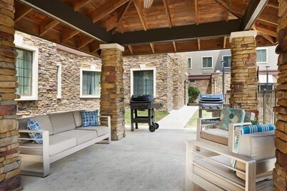 1 Bedroom | Free Wi-Fi, Pool, Free Breakfast