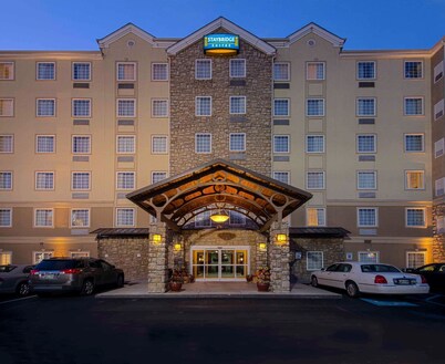 Studio | Free Breakfast Buffet, Pool & Gym Access