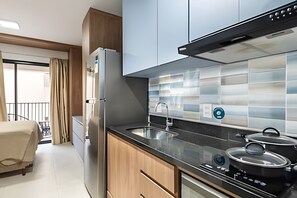 Estúdio executivo | Cozinha privada | Geladeira, micro-ondas, cooktop, cafeteira/chaleira