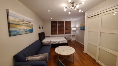 UES--STUDIO--NeaR TRansiTs, HosPitaLs, SHoPs 'n ResTauranTs!!!!!~~